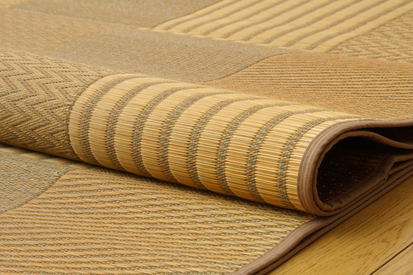 純国産　袋織い草ラグカーペット　「京刺子」　　約191×250㎝　BE　アップ