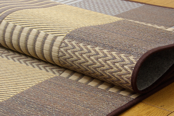 純国産　袋織い草ラグカーペット　「DX京刺子」　　約191×250㎝　BR　アップ