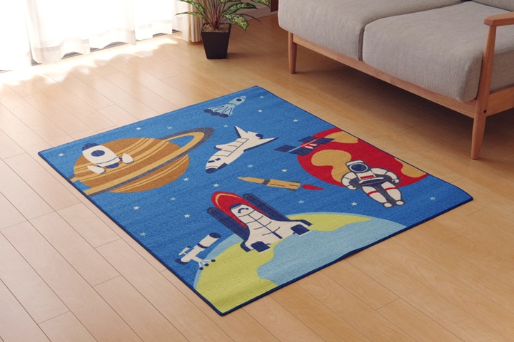 デスクカーペット 男の子 宇宙柄 『スペース』 ブルー 110×133cm（イメージ）