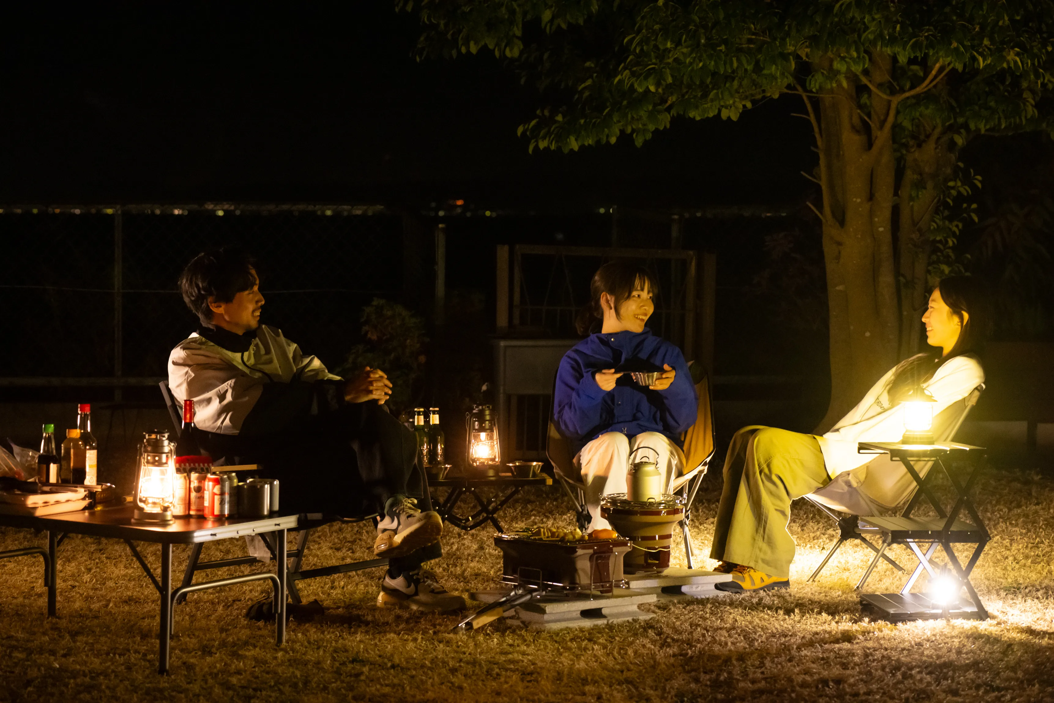 焚き火を囲む夜のひととき