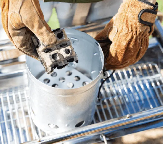 着火剤を入れる