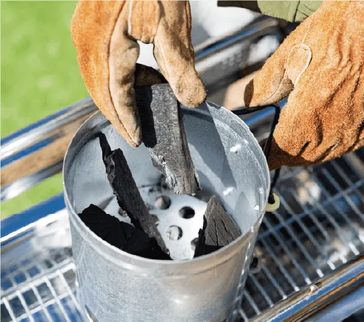 木炭を立てて投入