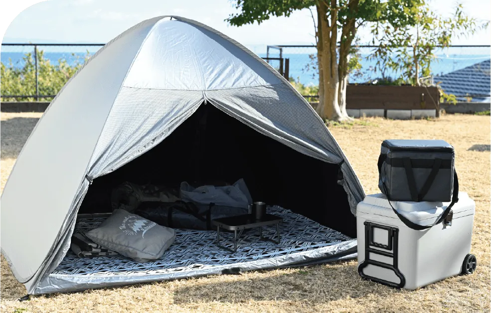 ランタンで照らすアウトドアシーン