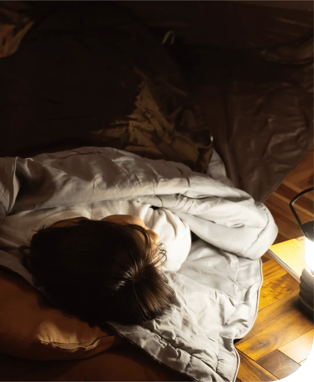 災害時のランタン使用シーン