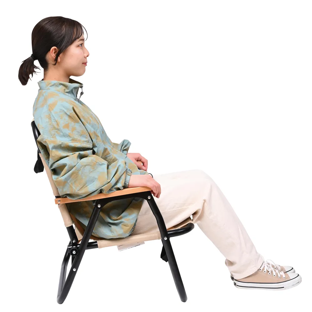 折りたたんで運べるアウトドアベンチ　ベージュ