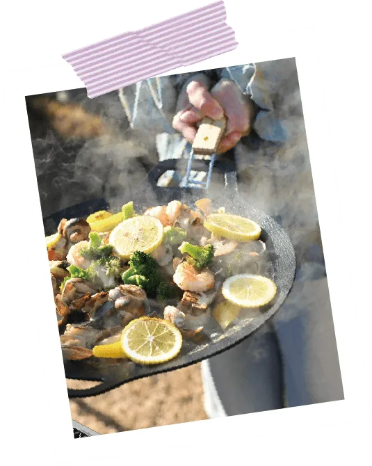 煮立ったらグリルフックハンドルで運ぶ