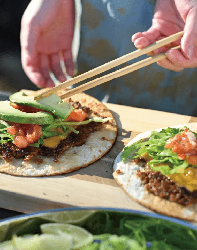 メスティンで串カツを揚げる様子