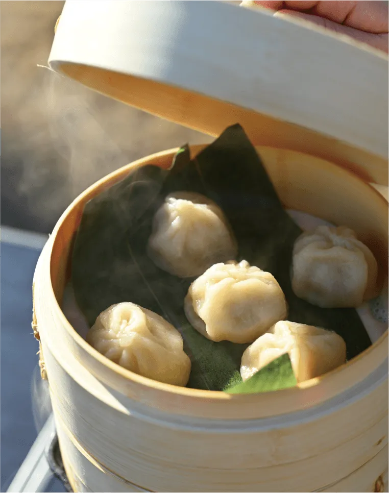 メスティンで串カツを揚げる様子