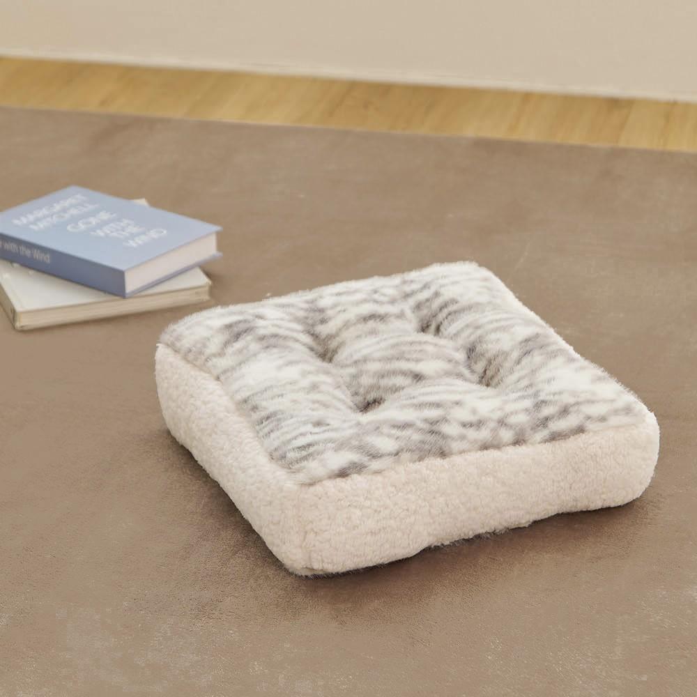 LIFELEX　ほぼネコマチ付クッション　サバトラ　４０×４０×１０　チャコールグレー サバトラ