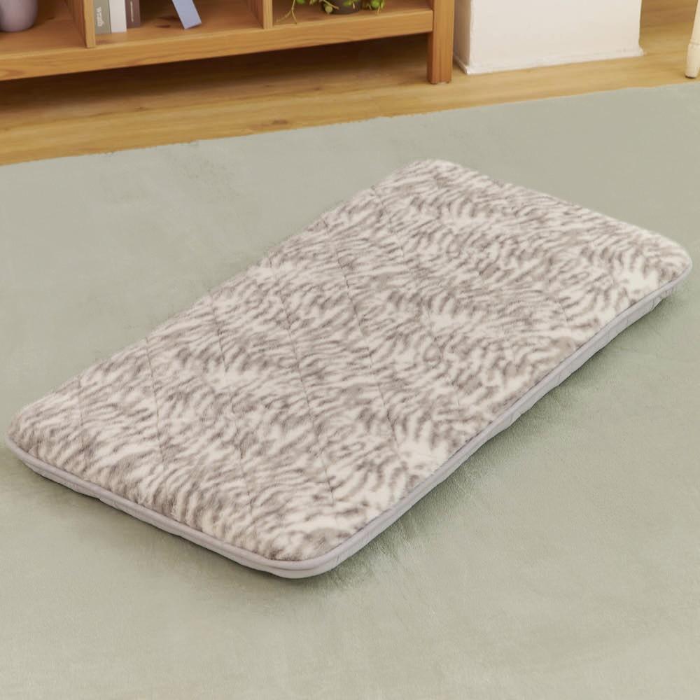 LIFELEX　ほぼネコ３層Ｌクッション　サバトラ　６０×１１０　チャコールグレー サバトラ